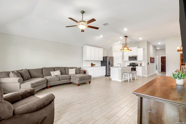 9106 Tennant Ln, Converse, TX 78109