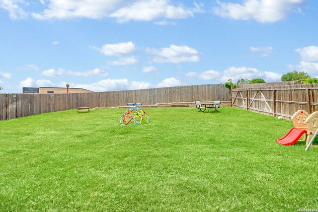 9106 Tennant Ln, Converse, TX 78109