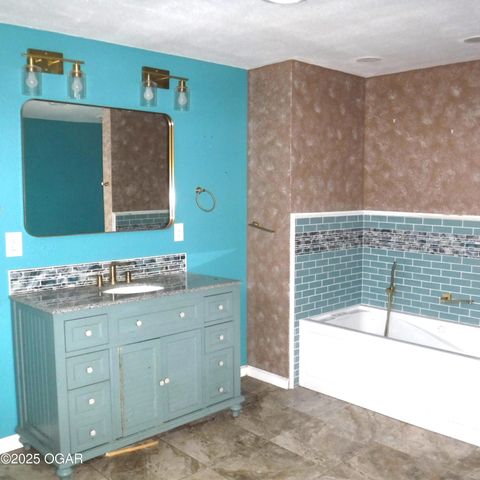 105 N Pearl Avenue, Joplin, MO 64801