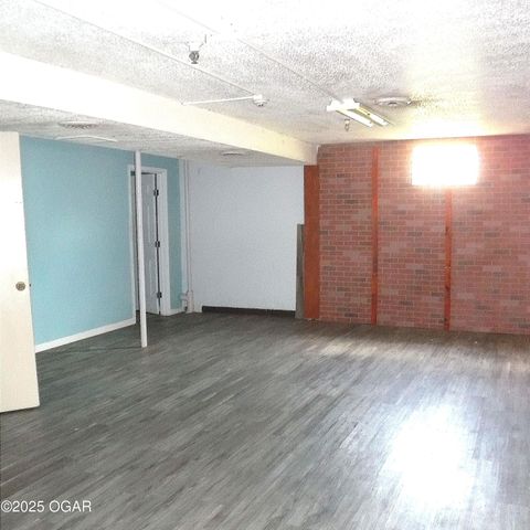 105 N Pearl Avenue, Joplin, MO 64801