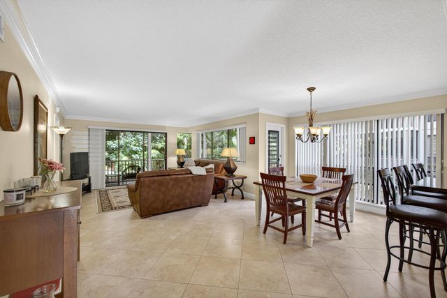 112 Brackenwood Road, Palm Beach Gardens, FL 33418