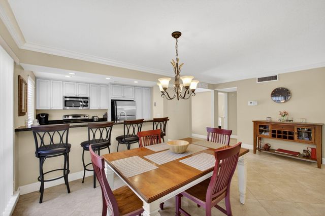 112 Brackenwood Road, Palm Beach Gardens, FL 33418