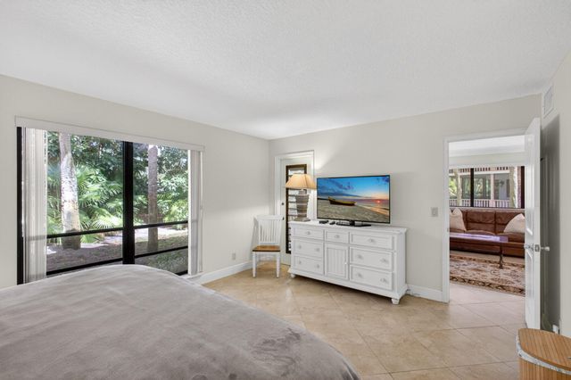 112 Brackenwood Road, Palm Beach Gardens, FL 33418