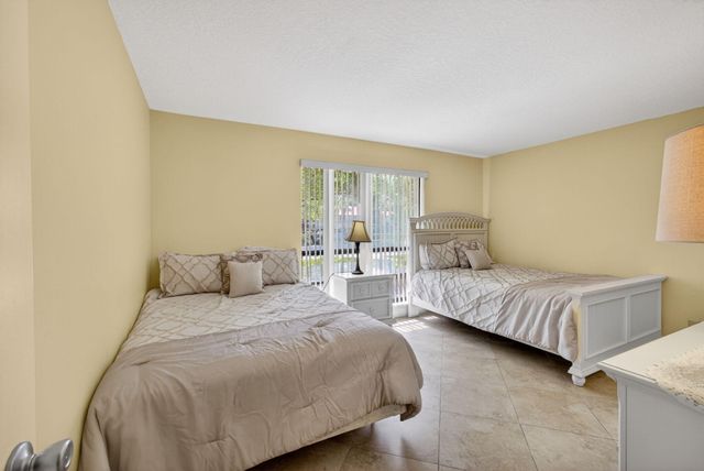 112 Brackenwood Road, Palm Beach Gardens, FL 33418