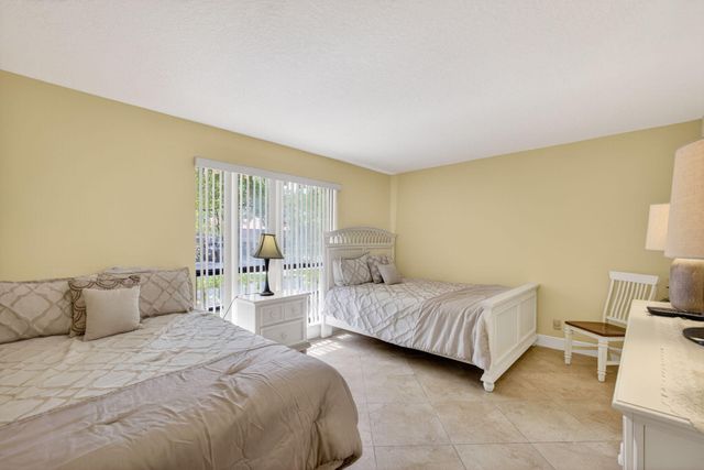 112 Brackenwood Road, Palm Beach Gardens, FL 33418