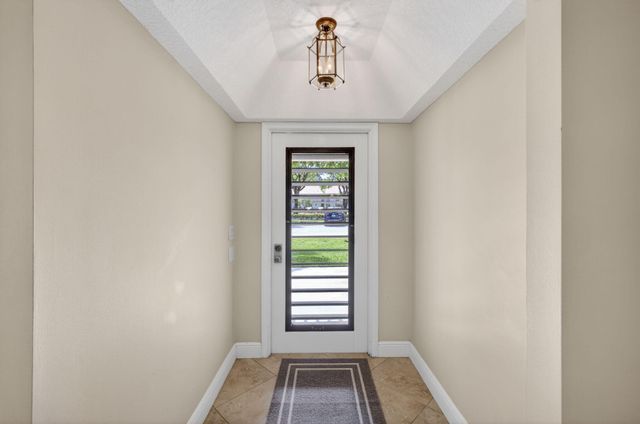 112 Brackenwood Road, Palm Beach Gardens, FL 33418