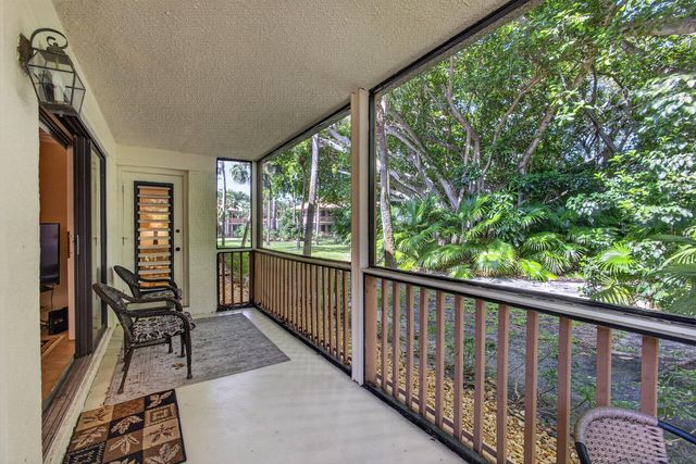 112 Brackenwood Road, Palm Beach Gardens, FL 33418