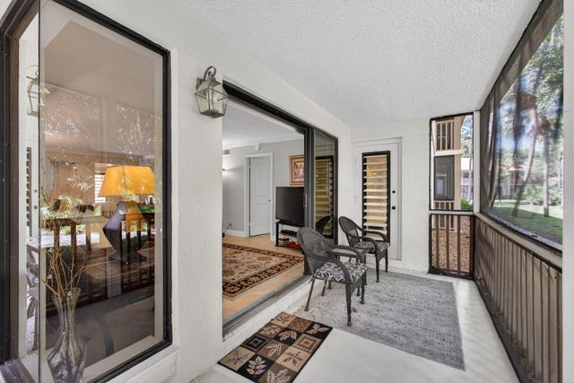 112 Brackenwood Road, Palm Beach Gardens, FL 33418