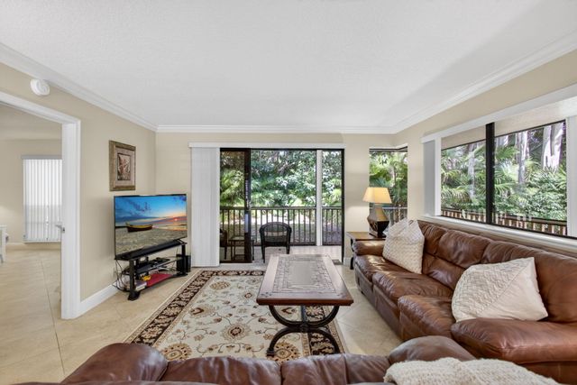 112 Brackenwood Road, Palm Beach Gardens, FL 33418