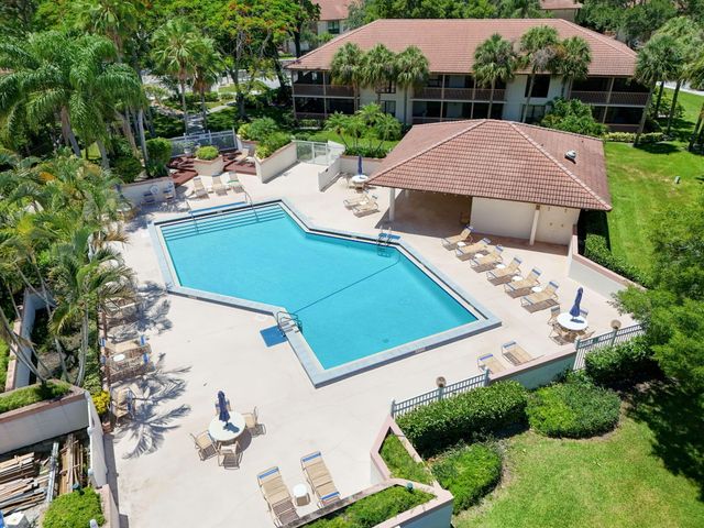 112 Brackenwood Road, Palm Beach Gardens, FL 33418