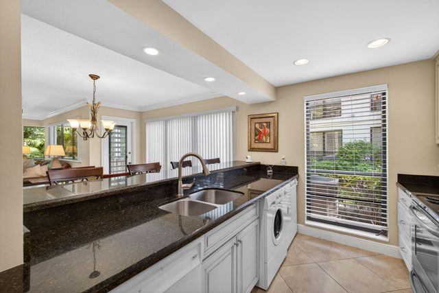 112 Brackenwood Road, Palm Beach Gardens, FL 33418