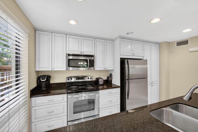 112 Brackenwood Road, Palm Beach Gardens, FL 33418