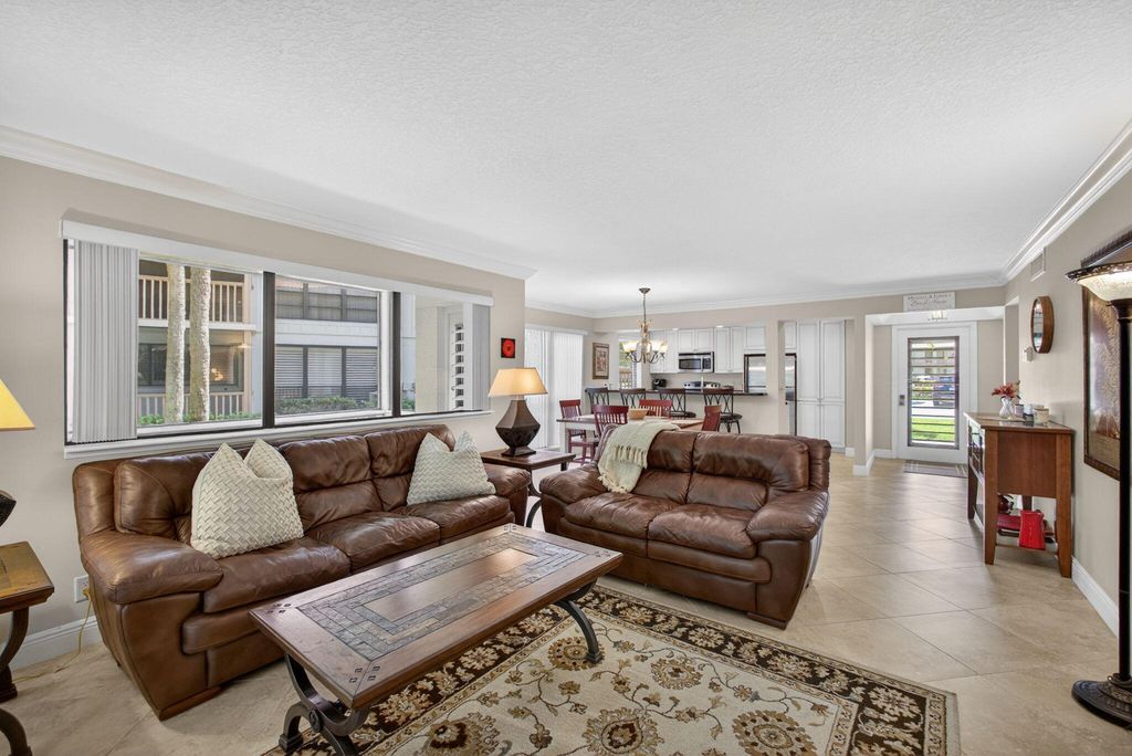 112 Brackenwood Road, Palm Beach Gardens, FL 33418