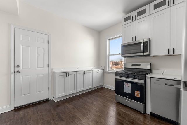 7532 S Champlain Avenue 1ST, Chicago, IL 60619