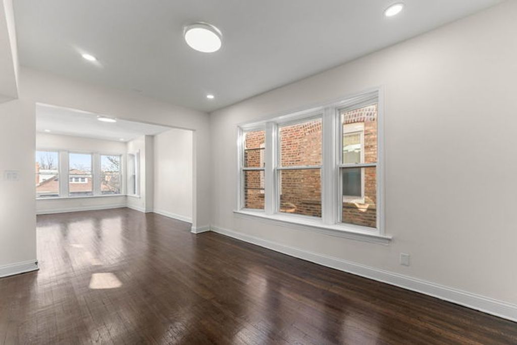 7532 S Champlain Avenue 1ST, Chicago, IL 60619