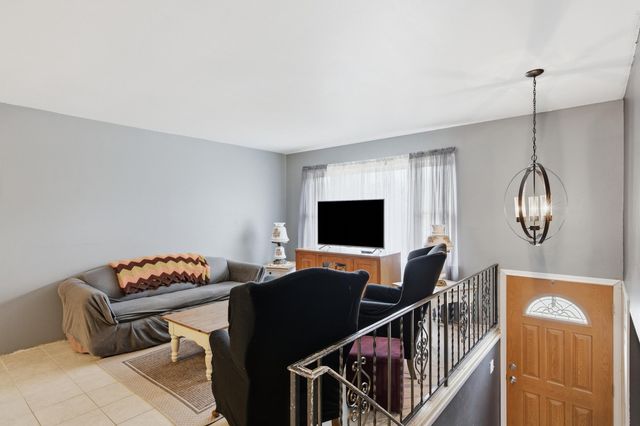 7325 Taney Place, Merrillville, IN 46410