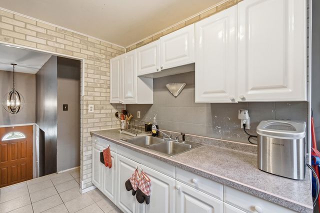 7325 Taney Place, Merrillville, IN 46410