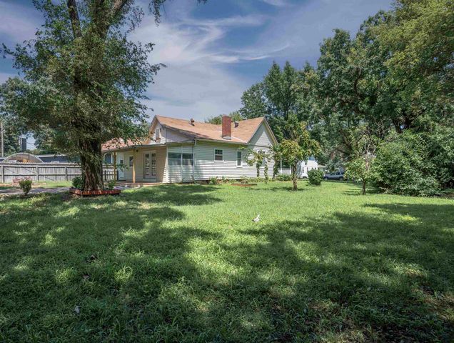1315 Menor, Winfield, KS 67156