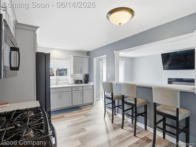 30632 Hayes Road, Roseville, MI 48066