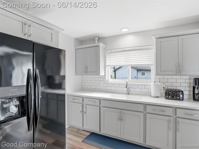 30632 Hayes Road, Roseville, MI 48066
