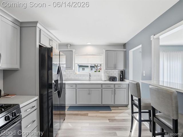 30632 Hayes Road, Roseville, MI 48066