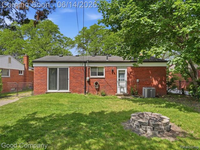 30632 Hayes Road, Roseville, MI 48066