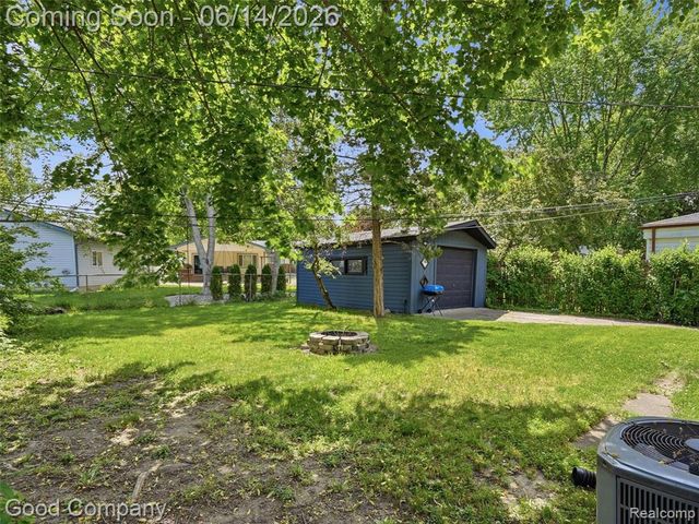 30632 Hayes Road, Roseville, MI 48066