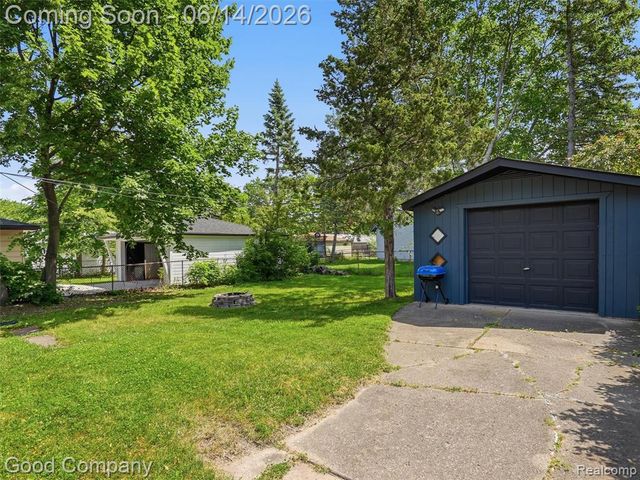 30632 Hayes Road, Roseville, MI 48066