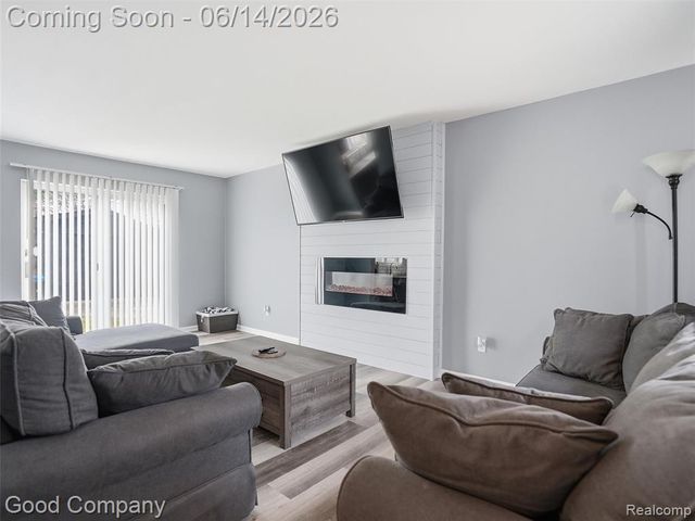 30632 Hayes Road, Roseville, MI 48066