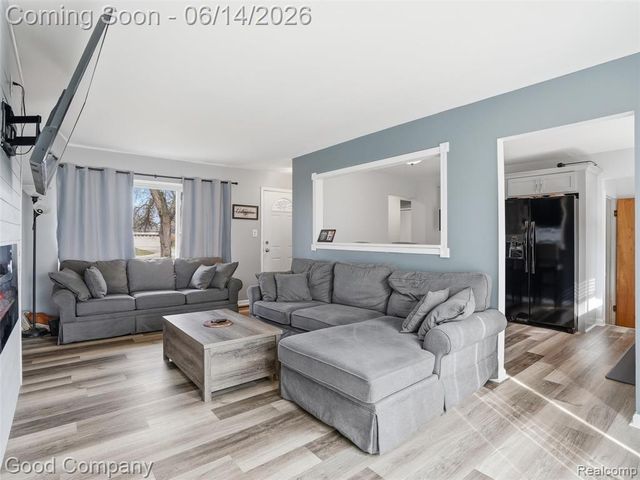 30632 Hayes Road, Roseville, MI 48066