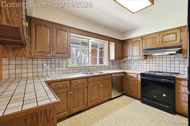 1509 Sodon Lake Drive, Bloomfield Hills, MI 48302