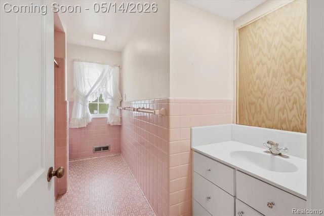 1509 Sodon Lake Drive, Bloomfield Hills, MI 48302