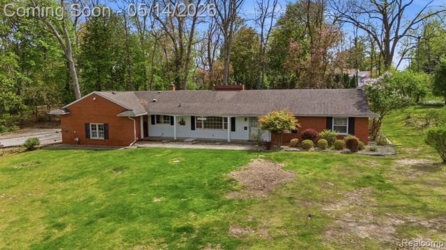 1509 Sodon Lake Drive, Bloomfield Hills, MI 48302