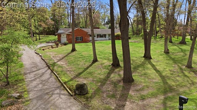 1509 Sodon Lake Drive, Bloomfield Hills, MI 48302