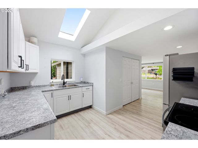 2120 Se 117TH Ave, Portland, OR 97216