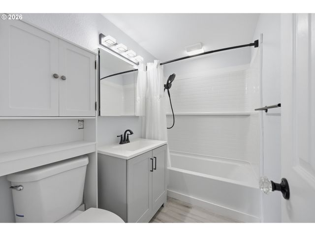 2120 Se 117TH Ave, Portland, OR 97216
