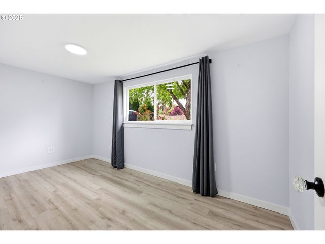 2120 Se 117TH Ave, Portland, OR 97216