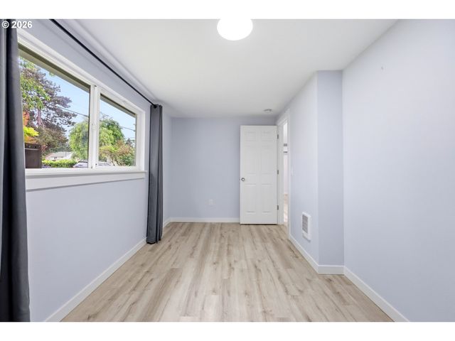 2120 Se 117TH Ave, Portland, OR 97216