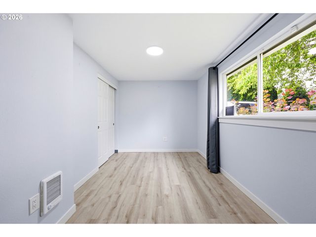 2120 Se 117TH Ave, Portland, OR 97216