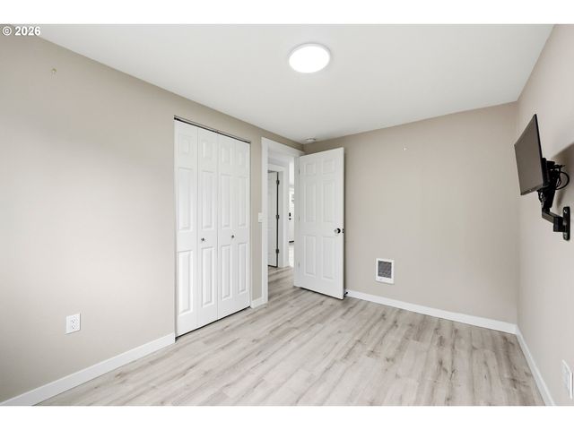 2120 Se 117TH Ave, Portland, OR 97216