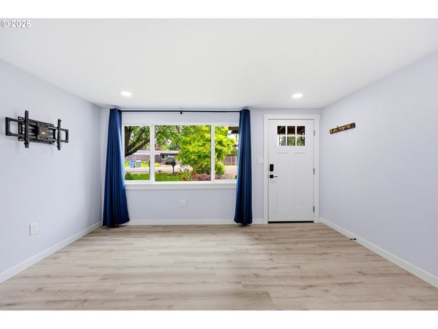 2120 Se 117TH Ave, Portland, OR 97216