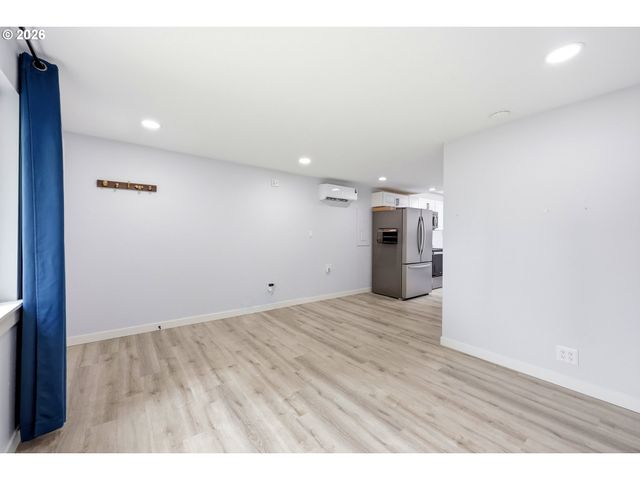 2120 Se 117TH Ave, Portland, OR 97216
