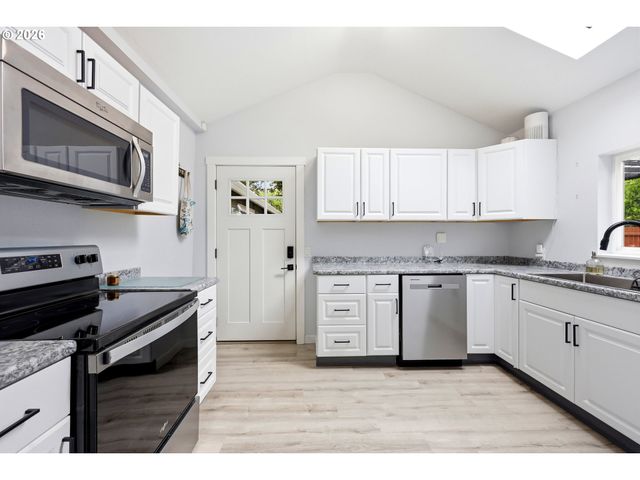 2120 Se 117TH Ave, Portland, OR 97216
