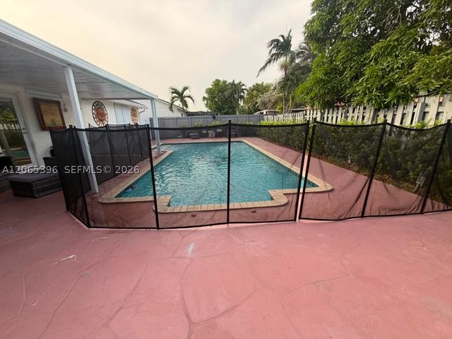 19631 NW 57th Pl, Hialeah, FL 33015
