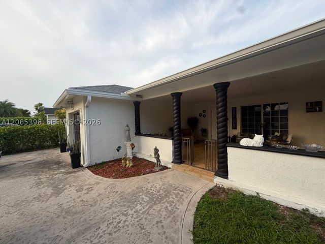 19631 NW 57th Pl, Hialeah, FL 33015