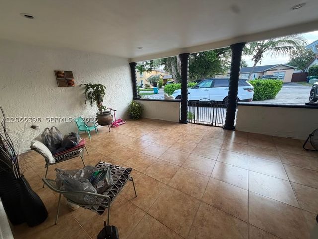 19631 NW 57th Pl, Hialeah, FL 33015