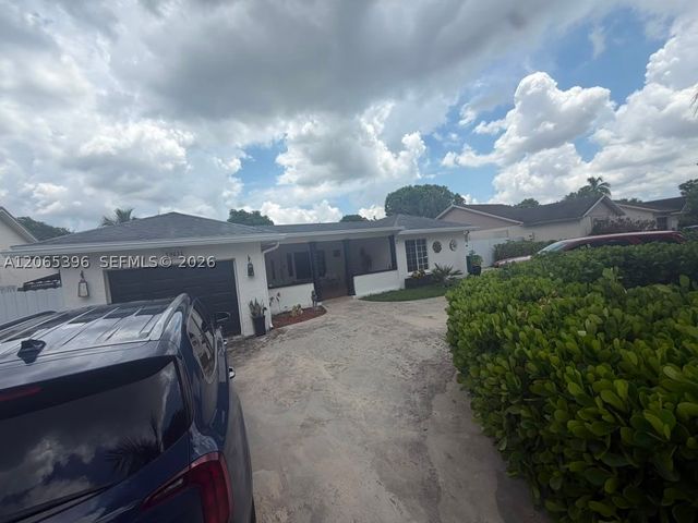 19631 NW 57th Pl, Hialeah, FL 33015