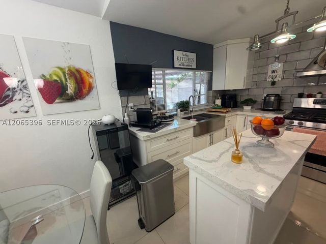 19631 NW 57th Pl, Hialeah, FL 33015
