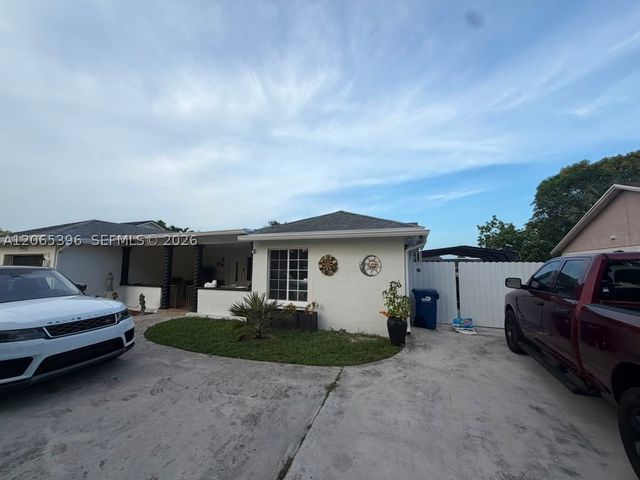 19631 NW 57th Pl, Hialeah, FL 33015