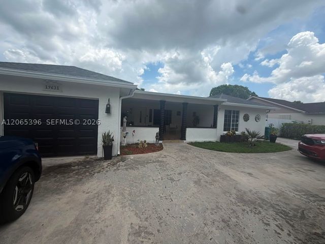 19631 NW 57th Pl, Hialeah, FL 33015